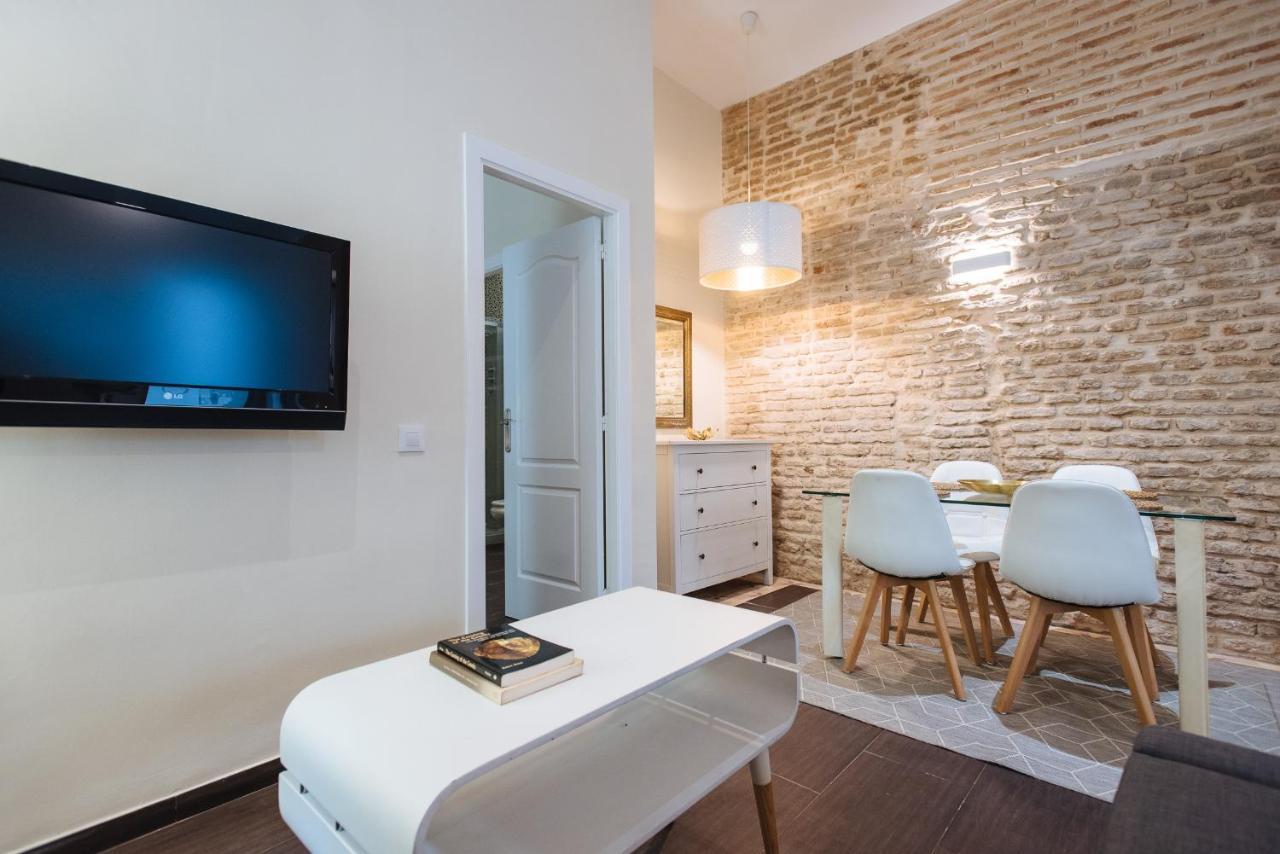 Cozy Apartment In House-Palace With Private Patio Siviglia Esterno foto