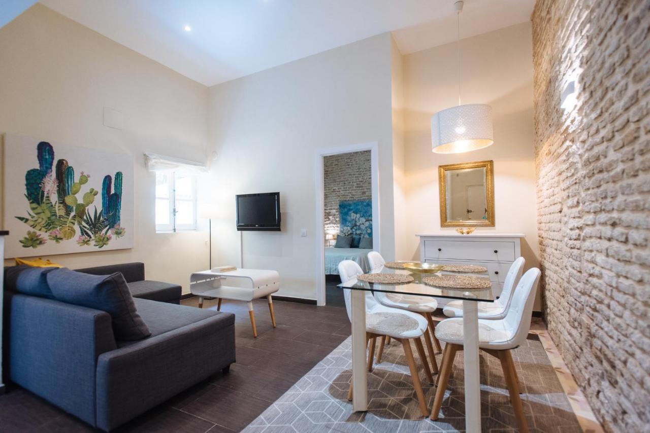 Cozy Apartment In House-Palace With Private Patio Siviglia Esterno foto