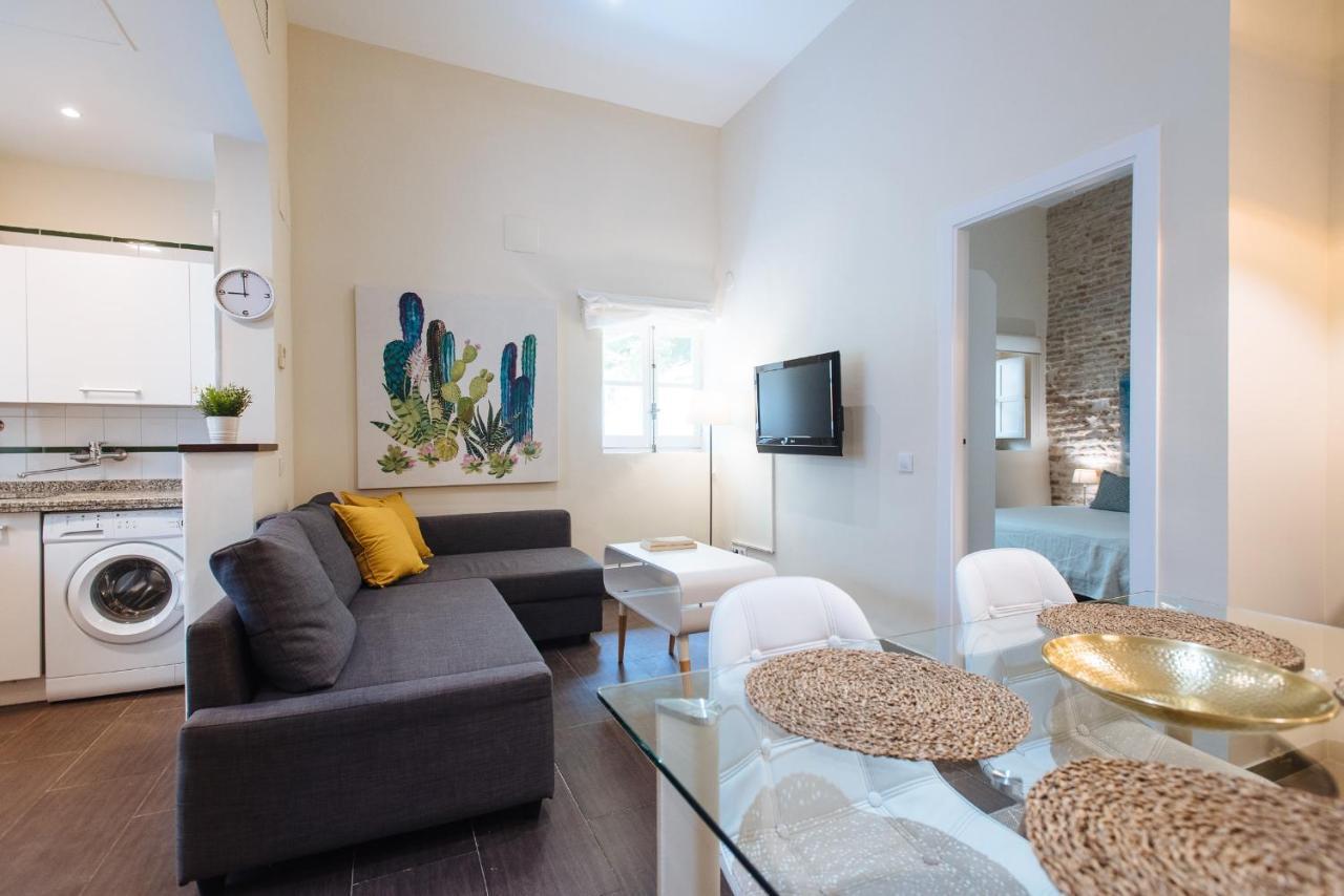 Cozy Apartment In House-Palace With Private Patio Siviglia Esterno foto